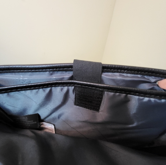 Kenneth Cole Reaction Black Faux Leather Messenger Bag Unisex - Picture 15 of 16